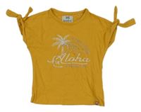 Horčicové tričko s nápismi a palmou koko noko