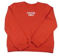 Červená mikina s nápisom C&A