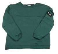 Smaragdová mikina s vreckom s nášivkou