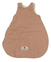 Pudrový mušelínový zateplený spací pytel s nášivkou 