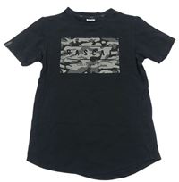 Čierne tričko s army vzorom a nápismi Rascal