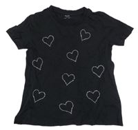 Čierne tričko so srdíčky z kamínků C&A