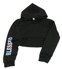 Čierna crop mikina s nápisom a kapucňou