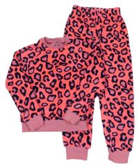 Neonově růžové chlupaté pyžamo s flíčky WE