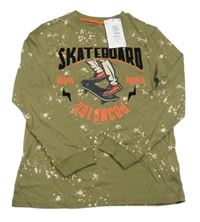 Nové - Khaki vzorované triko se skejtem M&S
