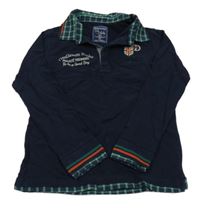 Tmavomodré polo tričko s nášivkami a nápisom Nukutavake