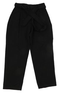 Čierne teplákové nohavice s opaskom