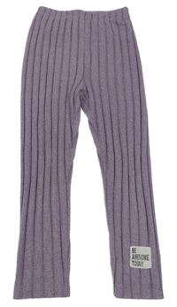 Fialové rebrované úpletové legíny s nášivkou