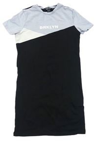 Světlemodro-čierno-biele elastické šaty s nápisom New Look