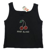 Nové - Čierny rebrovaný crop top s třešněmi River Island