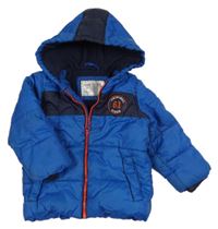 Modro-tmavomodrá šusťáková zimní bunda s nášivkou a kapucí Mothercare