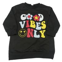 Čierne teplákové šaty s nápismi a kvetmi a smajlíkmi SHEIN