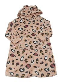 Růžové chlupaté oversize šaty s leopardím vzorem a kapucí George