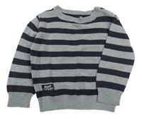 Tmavomodro-sivá pruhovaný sveter s nášivkou Rebel