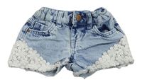 Světlemodro-tmavomodré šisované rifľové kraťasy s čipkovými kvietkami Denim Co.