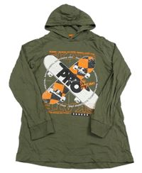 Khaki tričko so skateboardmi  a kapucňou zn. F&F