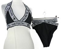 Dámske čierne dvoudílné plavky s logy PrettyLittle Thing