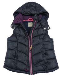 Tmavomodrá šusťáková zateplená vesta s kapucí Next