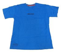 Modré tričko s nápisem Next