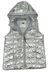 Strieborná šušťáková prešívaná zateplená vesta s kapucňou H&M