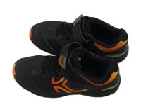 Černo-oranžové koženkové botasky Decathlon vel. 30