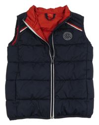 Tmavomodrá prešívaná šušťáková zateplená vesta so znakom a pruhmi S. Oliver