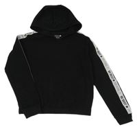 Černá thermo crop mikina s pruhem s nápisy a kapucí ERGEENOMIXX