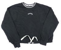 Čierna crop mikina s nápisom M&S
