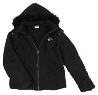 Černá šusťáková zimní bunda s výšivkou a kapucí Yigga