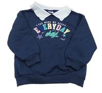 Tmavomodrá mikina s nápisy a bílým límečkem Y.F.K.