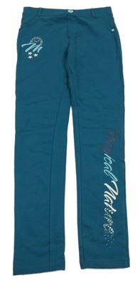 Zelené tregíny s nápisem Kids