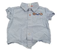 Bielo-modrá pruhovaná košeľa s nášivkami C&A