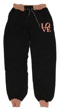 Čierno-ružové tepláky s nápisom