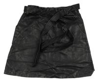 Čierna koženková sukňa s opaskom