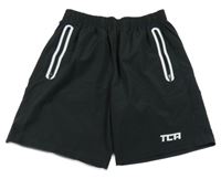 Černé šusťákové kraťasy s písmeny