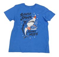 Modré tričko so žralokom George