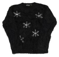 Čierny chlpatý sveter s vločkami alive