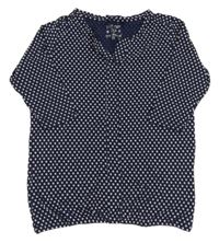 Tmavomodré tričko s bielými hviezdičkami