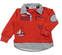 Červeno-modro-biela mikina s nápismi a košilovými prvky