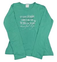 Zelené triko s nápisy 