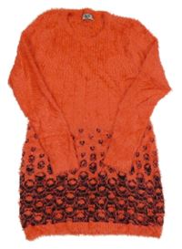 Korálové chupaté svetrové šaty so vzorom