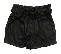 Čierne koženkové kraťasy s opaskom River Island