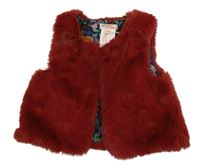 Karmínová kožušinová vesta