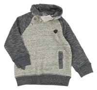 Nové - šedo-bílo-tmavomodrá melírovaná teplá mikina s nášivkou a stojáčkem Topomini