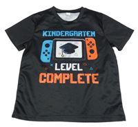 Čierne športové tričko s ovladačem a nápismi