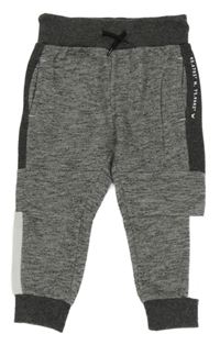 Šedo-tmavošedo-bílé melírované tepláky s číslem PRIMARK