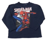 Tmavomodré tričko so Spider-manem name it.