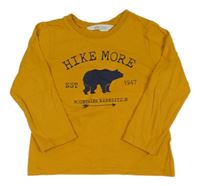Hořčicové triko s medvídkem a nápisy H&M
