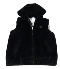 Černá kožešinová podšitá vesta s nášivkou a kapucí River Island