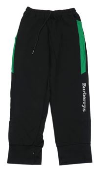 Černo-zelené sportovní kalhoty s nápisem 